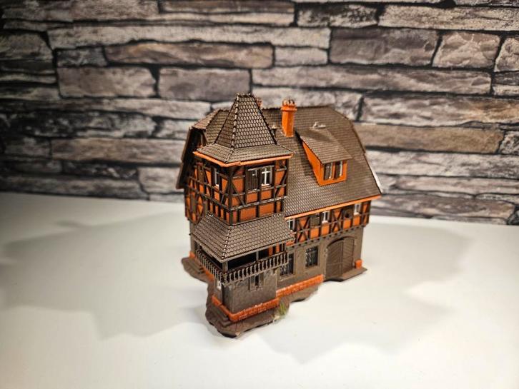 Vakwerkhuis villa N spoor trein 1:160, Hobby en Vrije tijd, Modeltreinen | N-Spoor, Gebruikt, Brug, Tunnel of Gebouw, Gelijkstroom of Wisselstroom
