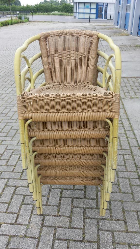Te huur stapelbare terras stoelen, Hobby en Vrije tijd, Feestartikelen | Verhuur, Gebruikt, Overige, Ophalen