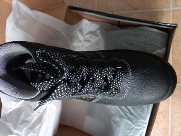werkschoenen mat 43 beschikbaar voor biedingen