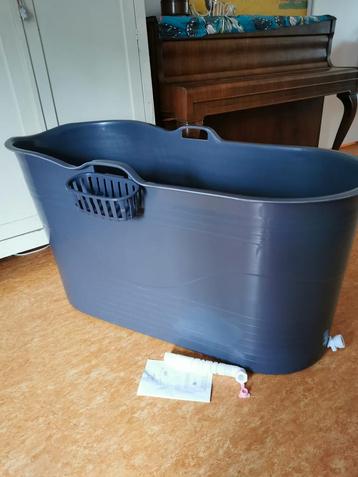 Bathbucket XL zo goed als nieuw incl afvoerslang etc.  beschikbaar voor biedingen