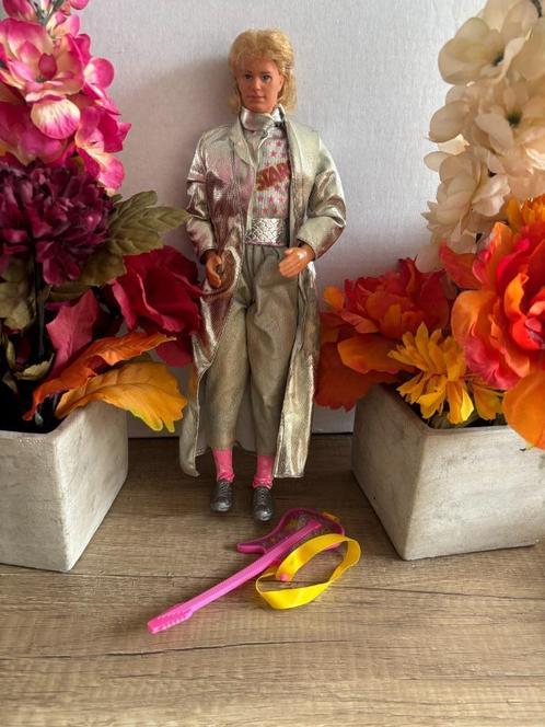 rockers ken - B, Kinderen en Baby's, Speelgoed | Poppen, Zo goed als nieuw, Barbie, Ophalen of Verzenden
