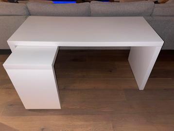 Wit Bureau Malm Ikea  - Zo goed als nieuw beschikbaar voor biedingen