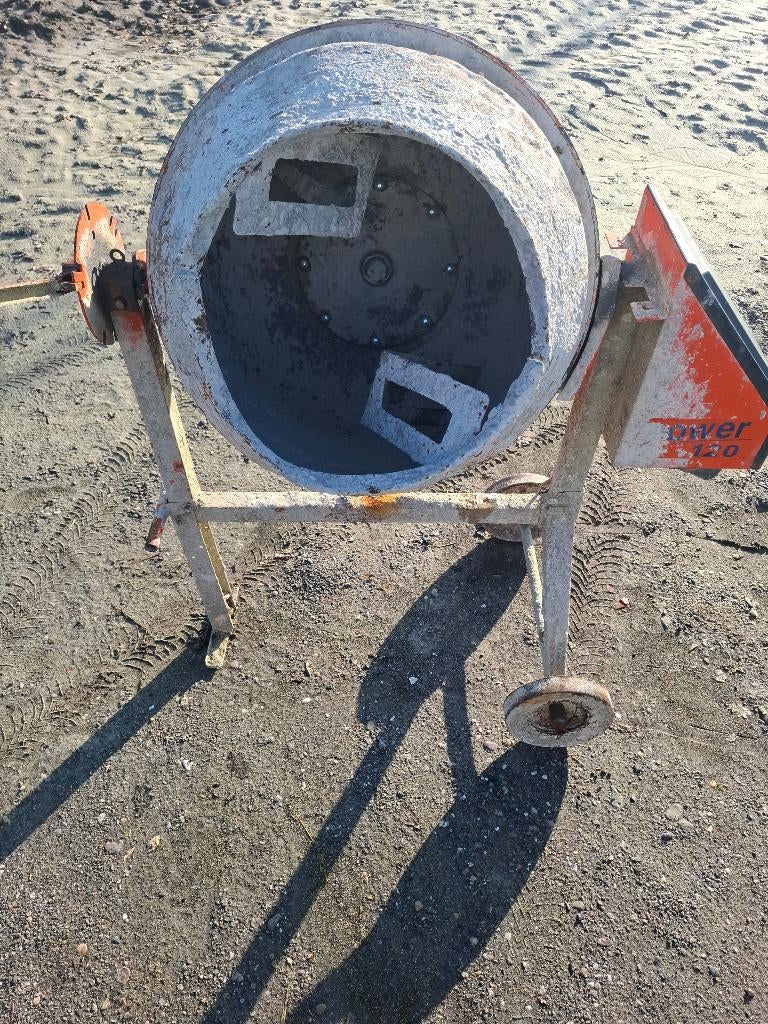 Betonmolen 140L nieuwe lagers., Ophalen, Gebruikt