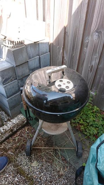 Weber barbecue bbq met een paar toebehoren  beschikbaar voor biedingen