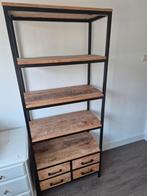 Boekenkast model 'Kyan' zwart met mangohout, Huis en Inrichting, Ophalen, 50 tot 100 cm, Zo goed als nieuw, Met lade(s)