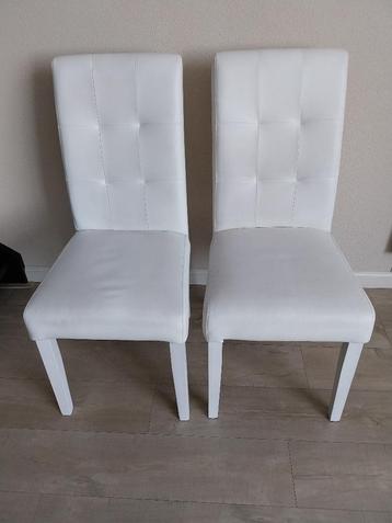 stoelen, wit beschikbaar voor biedingen