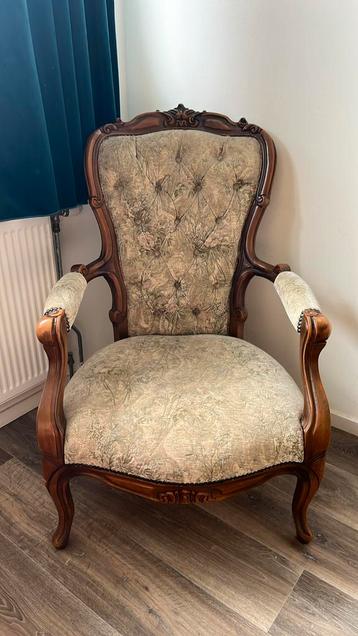Vintage stoel beschikbaar voor biedingen