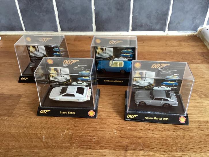 4x auto James Bond van Shell, Verzamelen, Film en Tv, Gebruikt, Film, Beeldje, Replica of Model, Ophalen of Verzenden