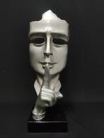 Fluisteraar, sst. Stil zwijgend +/- 64 cm., Ophalen of Verzenden, Nieuw, Mens