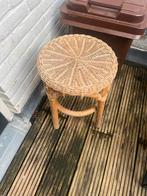 Leuk rieten krukje, Huis en Inrichting, Ophalen, Gebruikt, Bruin, Riet of Rotan