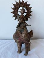 Antiek beeld Dhokra god op olifant India Hindoeïsme, Ophalen of Verzenden