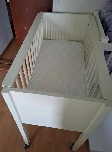 Te koop babywieg beschikbaar voor biedingen