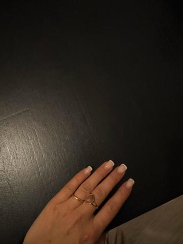 Zware Houten Vierkante Tafel beschikbaar voor biedingen