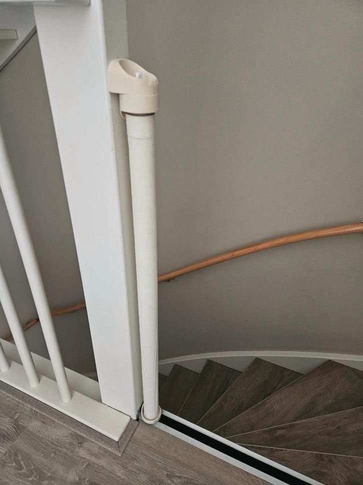 traphekje rolhekje wit - Kiddyguard Assure, Kinderen en Baby's, Traphekjes, Gebruikt, Oprolhekje, Overige materialen, minder dan 100 cm