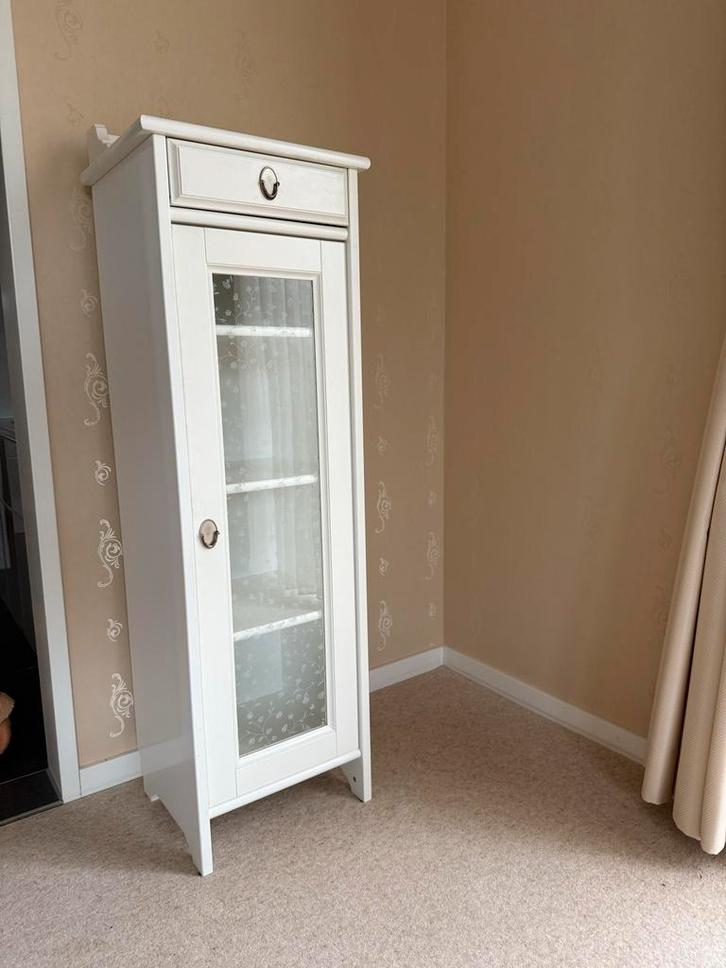 Mooi wit glazen kastje - Badkamerkast, Huis en Inrichting, Kasten | Vitrinekasten, Gebruikt, 100 tot 150 cm, Minder dan 50 cm