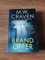 Thriller • M.W. Craven - Brandoffer, Ophalen of Verzenden, Zo goed als nieuw, M.W. Craven