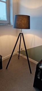 Stijlvolle Tripod Vloerlamp, Huis en Inrichting, Lampen | Vloerlampen, Ophalen, Hout, Zo goed als nieuw, Modern