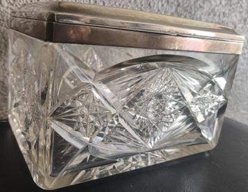 Antieke geslepen kristallen sieradendoos zilver beschikbaar voor biedingen