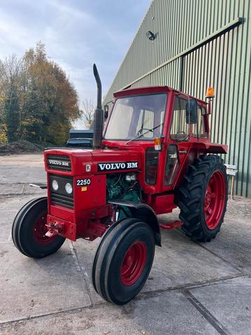 Zeer nette volvo bm 2250 tractor trekker beschikbaar voor biedingen
