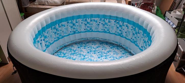 LAY-Z-SPA Type Miami., Tuin en Terras, Bubbelbaden en Hottubs, Gebruikt, Opblaasbaar, Pomp, Ophalen of Verzenden