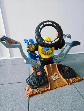 Hot Wheels - Monstertrucks Arenabeukers Mega-Wrex tegen Crus beschikbaar voor biedingen