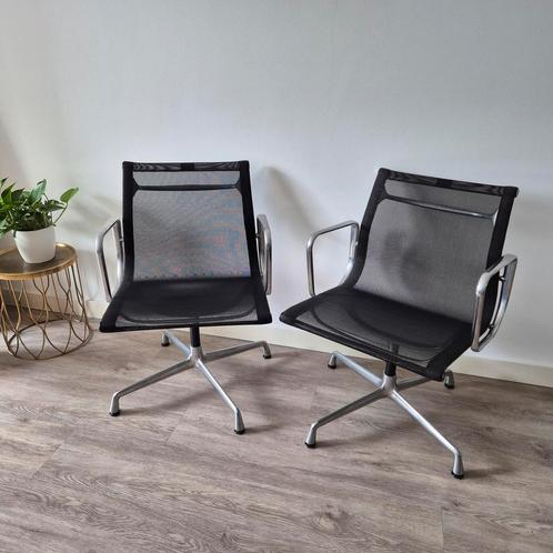 2x Vitra EA 108 Charles Ray Eames Netweave zwart draaibaar, Huis en Inrichting, Stoelen, Gebruikt, Eén, Metaal, Zwart, Ophalen