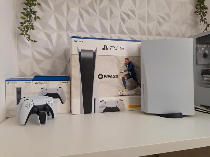 PS5 Disc + 2 Controllers, Oplaadstation & Standaard, Spelcomputers en Games, Spelcomputers | Sony PlayStation 5, Zo goed als nieuw