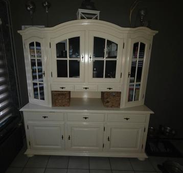 Landelijke buffetkast beschikbaar voor biedingen