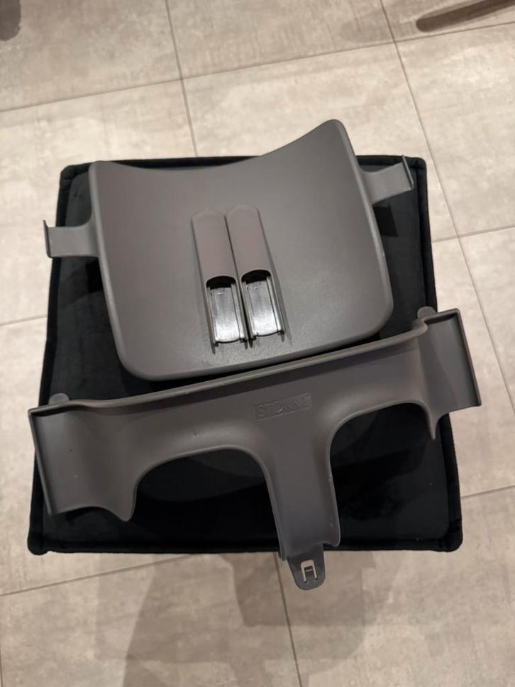 Stokke Tripp Trapp Baby Set – Donkergrijs, Kinderen en Baby's, Kinderstoelen, Zo goed als nieuw, Meegroeistoel, Ophalen of Verzenden