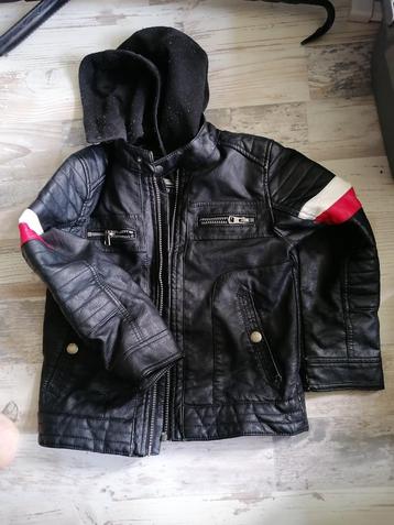 Imitatieleren jack met afneembaar capuchon Mt 122 beschikbaar voor biedingen
