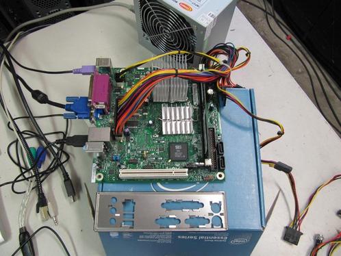 3x  moederbord. Per stuk bieden.(Intel,Medion,Intel), Computers en Software, Moederborden, Zo goed als nieuw, Intel, DDR3, Ophalen of Verzenden