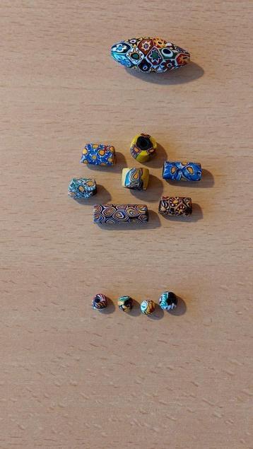 Oude kleurrijke Merano glas kralen  beschikbaar voor biedingen