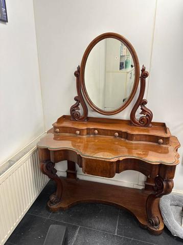 Antieke Kaptafel met Ovale Spiegel beschikbaar voor biedingen