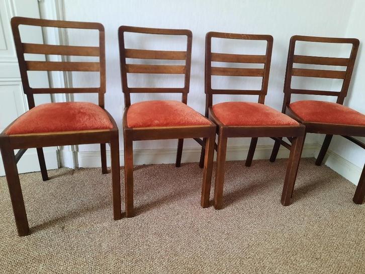 ruime en zware tafel met 4 degelijke comfortabele stoelen, Huis en Inrichting, Tafels | Salontafels, Gebruikt, Minder dan 50 cm