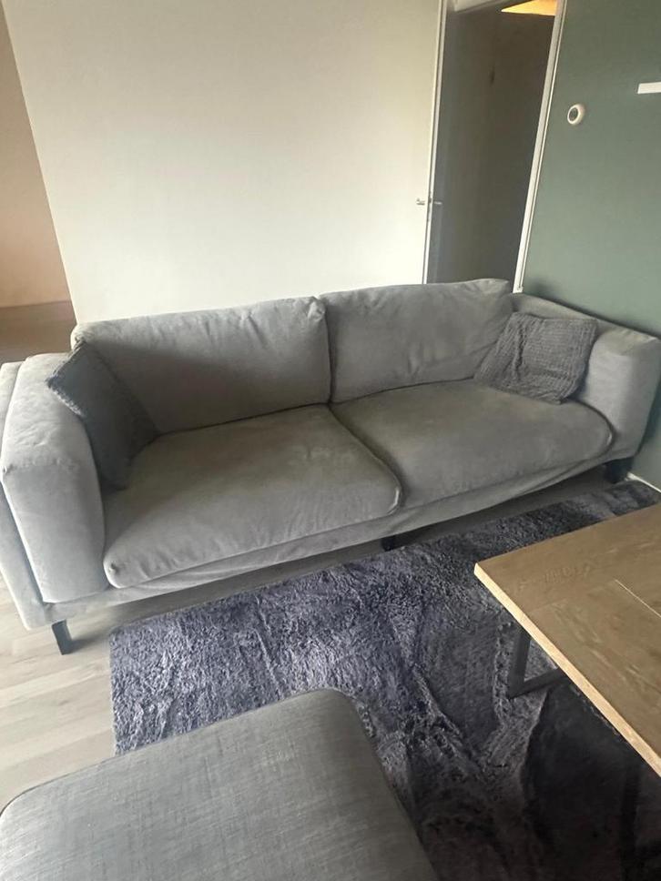 Nog zeer nette ruime 2 Zits bank van IKEA, Huis en Inrichting, Banken | Complete zithoeken, Gebruikt, Hout, Stof, Ophalen