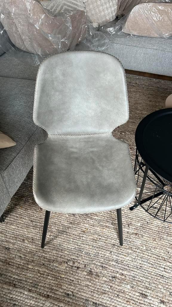 2 stoelen gratia ophalen, Huis en Inrichting, Stoelen, Zo goed als nieuw, Twee, Grijs, Ophalen