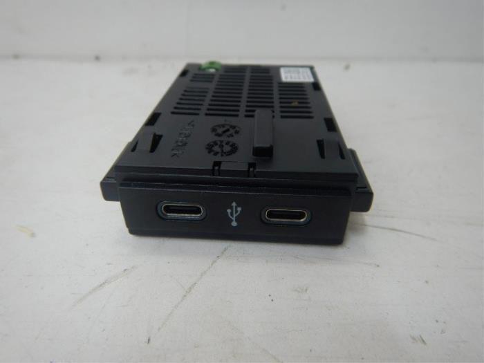 AUX/USB aansluiting Volkswagen Transporter (22732797), Auto-onderdelen, Overige Auto-onderdelen, Gebruikt, Ophalen of Verzenden