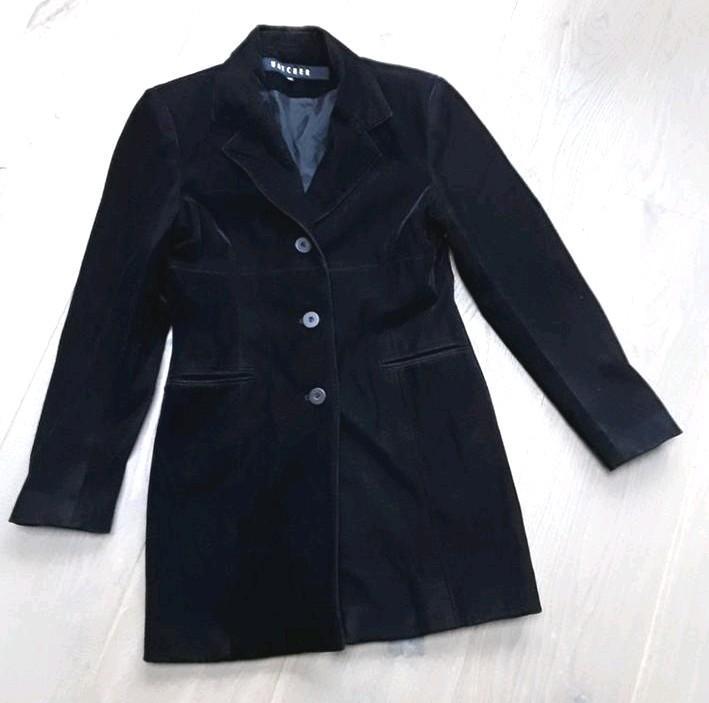 Te koop: Mooie lange suedine jas van het merk WATCHER MT: 36, Kleding | Dames, Jasjes, Kostuums en Pakken, Gedragen, Jasje, Maat 36 (S)