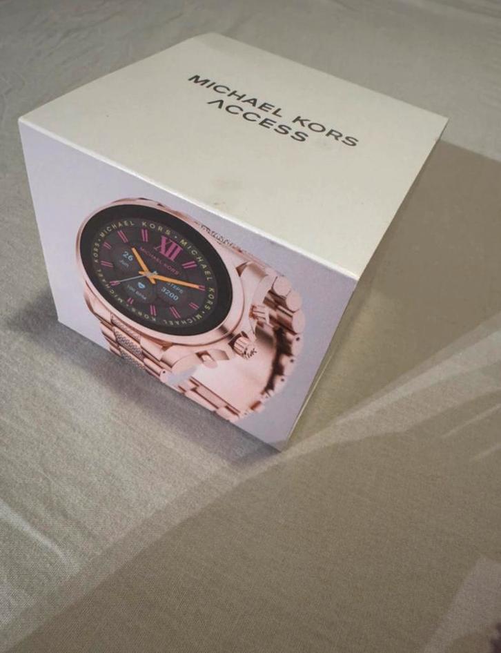 Michael Kors Smartwatch - Stijlvol en Functioneel, Sieraden, Tassen en Uiterlijk, Smartwatches, Zo goed als nieuw, Android, Zilver