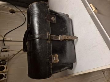 Zwartleren boekentas, 50cm breed, 40cm hoog en 30cm diep. beschikbaar voor biedingen