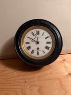 Decoratieve 19e-eeuwse wandklok met karakter, Ophalen of Verzenden, Gebruikt, Analoog, Wandklok