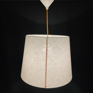 OPRUIMING Vintage set van 2 Hala hanglampen lampenkappen beschikbaar voor biedingen