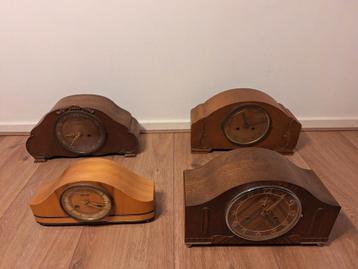 4 antieke pendules beschikbaar voor biedingen