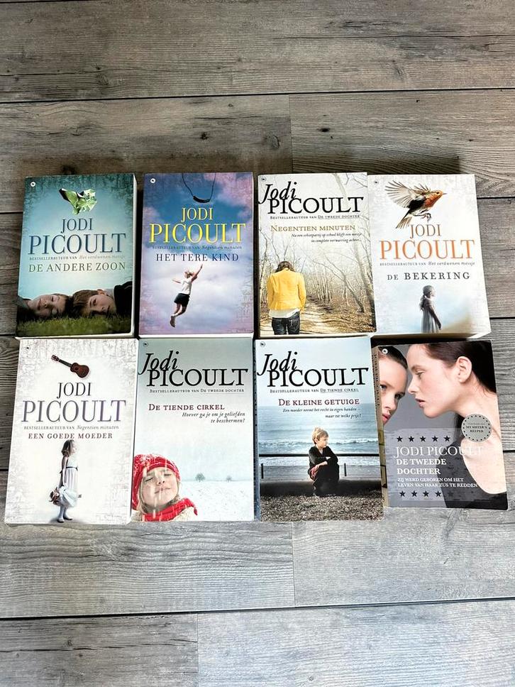 Jodi Picoult 8 boeken, Boeken, Chicklit, Zo goed als nieuw, Ophalen of Verzenden