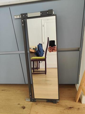 GRATIS! Uitschuifbare spiegel voor in Ikea Pax kast