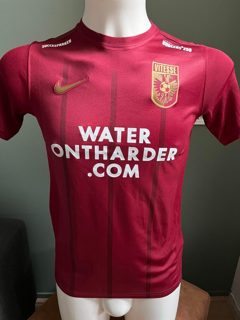 Vitesse Airborne shirt rood goud 140 voetbalshirt, Verzenden, Nieuw, Jongen of Meisje, Sport- of Zwemkleding