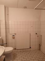 Bieden -  badkamer inrichting - wastafel, toilet, radiator, Huis en Inrichting, Ophalen, Gebruikt, Met douche