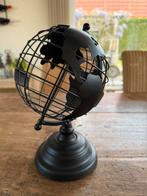 Metalen zwarte wereldbol, Huis en Inrichting, Woonaccessoires | Wereldbollen, Ophalen of Verzenden, Zo goed als nieuw