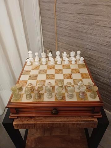 Antiek  marmeren schaakspel in kist op pootjes lees de adve  beschikbaar voor biedingen