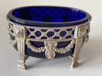 Ovalen zoutvaatje op 4 pootjes met kobalt blauw glas, Antiek en Kunst, Antiek | Goud en Zilver, Ophalen of Verzenden, Zilver